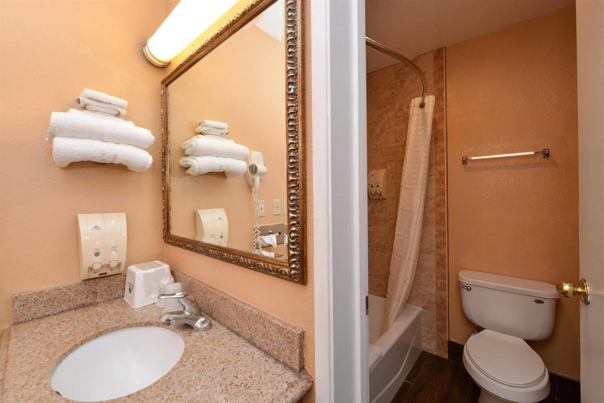 Americas Best Value Inn & Suites-East Бейкерсфилд Экстерьер фото